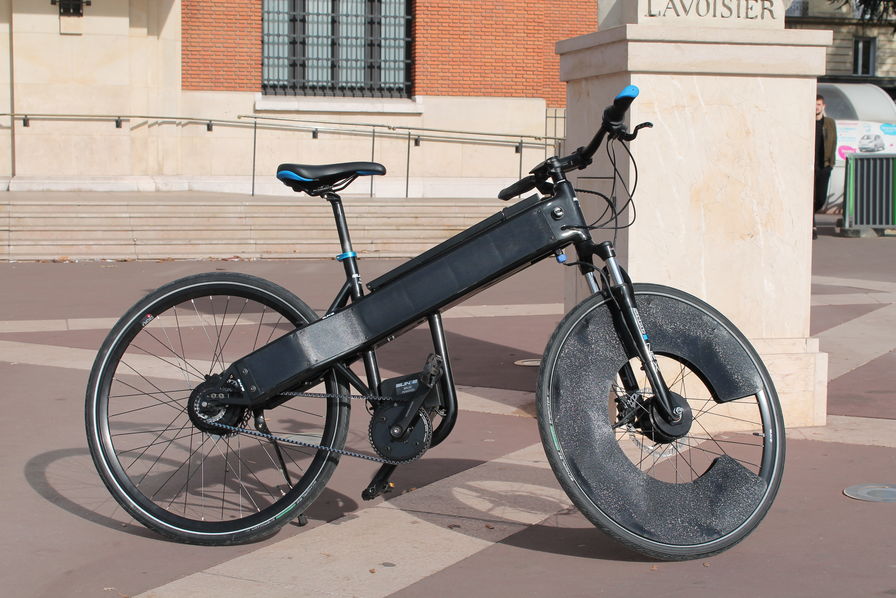 Le premier vélo à assistance électrique solaire et autonome