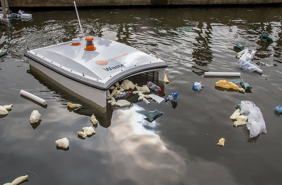 Pays-Bas : un drone, le Waste Shark récolte les déchets dans l'eau