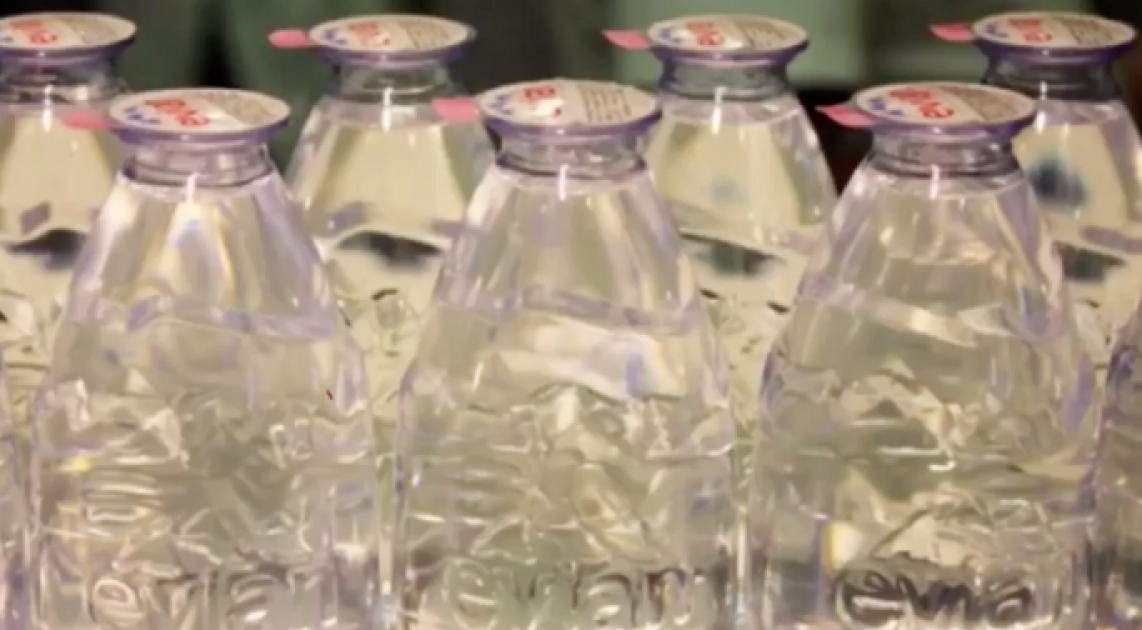 La bouteille "Goutte" d'Evian retirée du marché grâce à une pétition