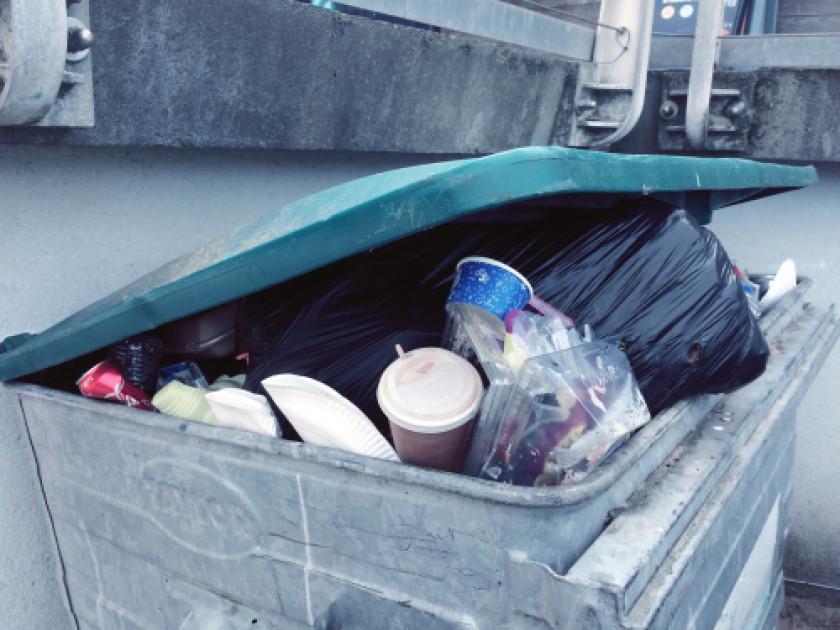 Recyclage : le tri des poubelles de salles de bain en retard