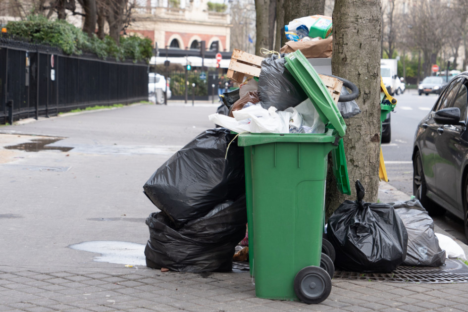 Les poubelles françaises sont toujours trop remplies, selon la Cour des  comptes – Libération
